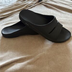 OOFOS Black Men's Sandals